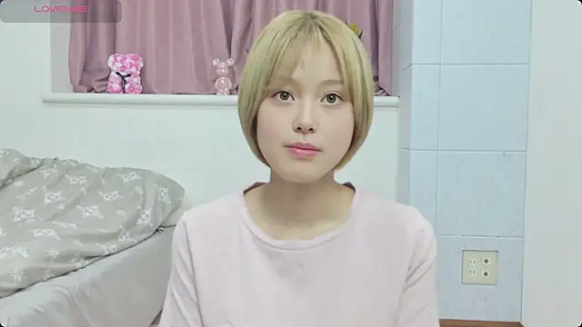 Snapshot of --momoka-- chatting on 07/13/26, 02:03 --momoka-- online show from 07/13/26, 02:03
