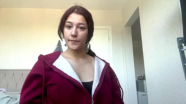 Snapshot of EmmaKitti chatting on 07/06/26, 02:03 EmmaKitti online show from 07/06/26, 02:03