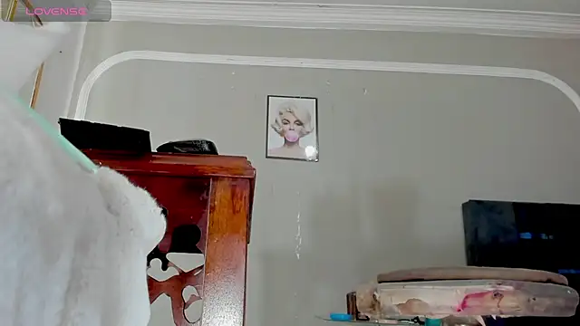 Snapshot of princess_tifanny chatting on 07/12/26, 02:35 princess tifanny online show from 07/12/26, 02:35