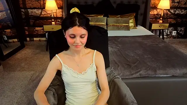 Snapshot of Milena_Lynn chatting on 07/06/26, 03:25 Milena Lynn online show from 07/06/26, 03:25