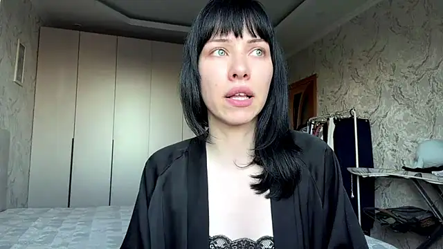 Snapshot of DomenicaLowe chatting on 07/07/26, 03:27 DomenicaLowe online show from 07/07/26, 03:27