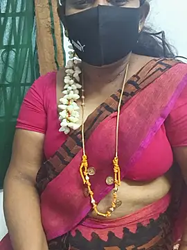 Snapshot of tamilrose143 chatting on 07/16/26, 12:33 tamilrose143 online show from 07/16/26, 12:33