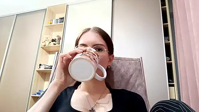 Snapshot of BrawAlly chatting on 07/07/26, 10:30 BrawAlly online show from 07/07/26, 10:30