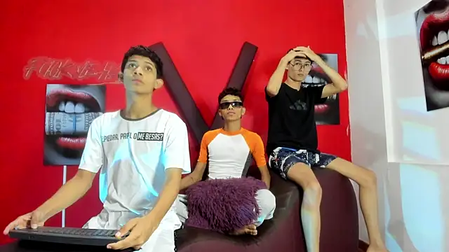 PRETTY LOVERS1 online show from 07/07/26, 01:08