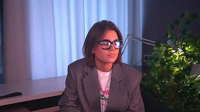 LovettaBenne online show from 07/10/26, 08:40