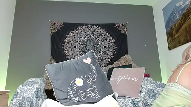 Snapshot of katiasupreme1 chatting on 10/29/25, 04:53 katiasupreme1 online show from 10/29/25, 04:53