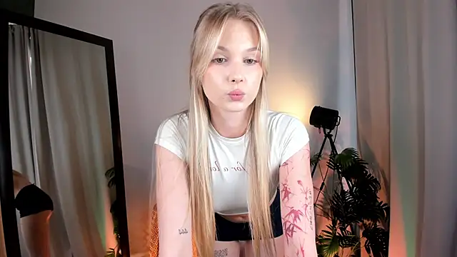 elia moon online show from 07/12/26, 01:35