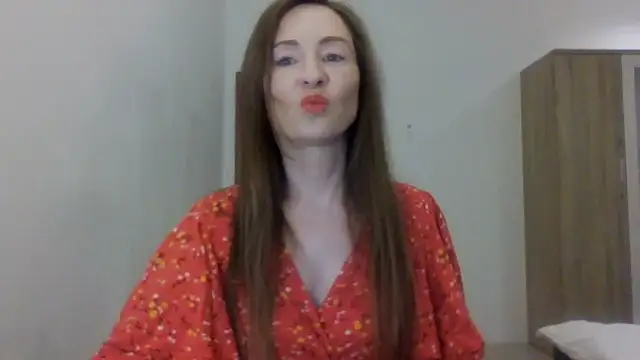 Snapshot of Sweet_Poeme chatting on 07/16/26, 01:50 Sweet Poeme online show from 07/16/26, 01:50