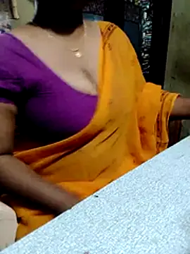 Snapshot of Anu_curvy chatting on 07/17/26, 05:18 Anu curvy online show from 07/17/26, 05:18
