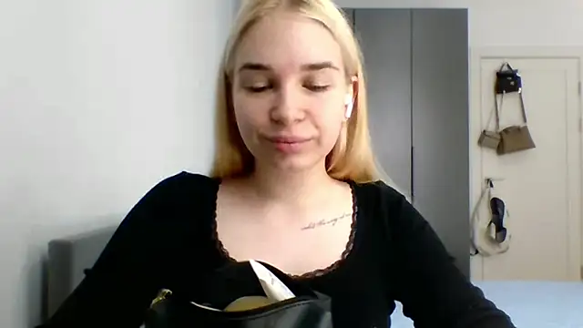 Snapshot of ReservedAmino chatting on 07/09/26, 10:30 ReservedAmino online show from 07/09/26, 10:30