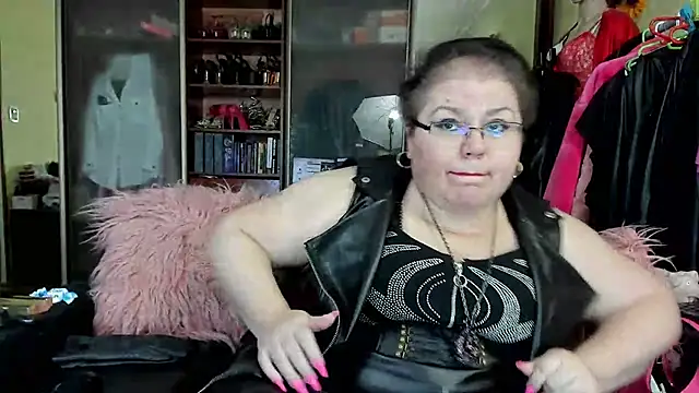 Snapshot of KaryQueen chatting on 02/13/25, 04:11 KaryQueen online show from 02/13/25, 04:11