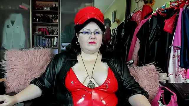Snapshot of KaryQueen chatting on 02/14/25, 04:41 KaryQueen online show from 02/14/25, 04:41