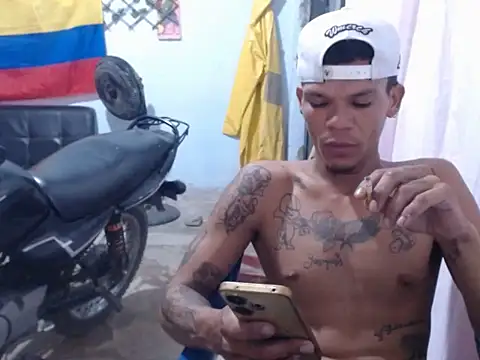 Snapshot of MASTER420TATTO chatting on 07/09/26, 07:23 MASTER420TATTO online show from 07/09/26, 07:23