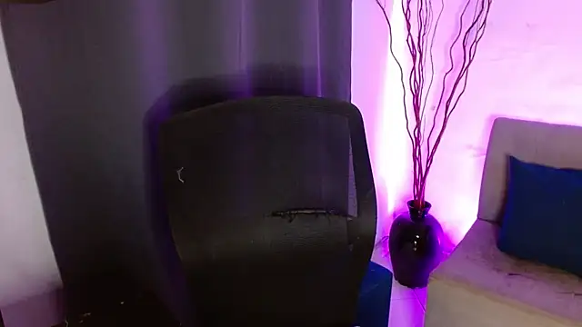 lispetite online show from 04/18/26, 06:06