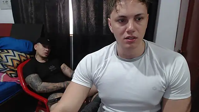 Snapshot of kike_energy chatting on 09/21/25, 04:19 kike energy online show from 09/21/25, 04:19