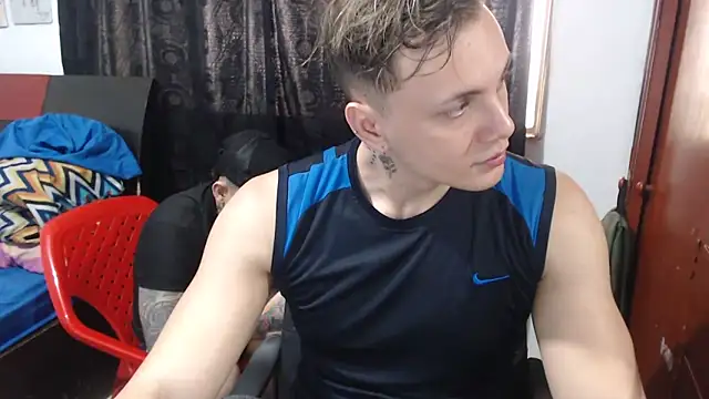 Snapshot of kike_energy chatting on 09/30/25, 04:01 kike energy online show from 09/30/25, 04:01