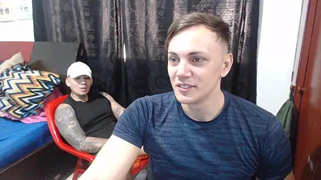 Snapshot of kike_energy chatting on 11/29/25, 04:32 kike energy online show from 11/29/25, 04:32