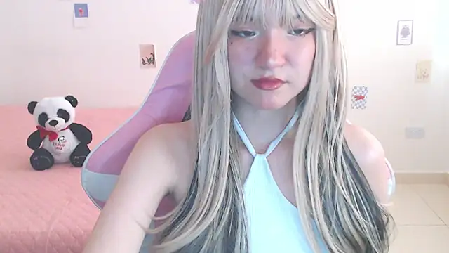 Snapshot of SweetSkyy_1 chatting on 07/10/26, 10:34 SweetSkyy 1 online show from 07/10/26, 10:34
