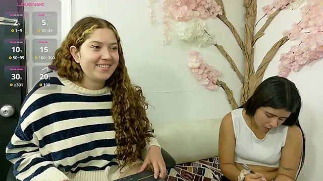 Emilyblosom-y-MiaRose online show from 07/14/26, 05:51