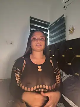 Snapshot of elle_28 chatting on 07/16/26, 12:55 elle 28 online show from 07/16/26, 12:55