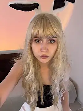 Charlotte Pretty online show from 07/14/26, 10:21