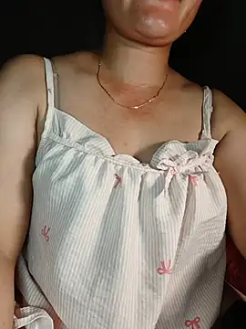 Snapshot of Nganquynh_2k2 chatting on 07/14/26, 01:50 Nganquynh 2k2 online show from 07/14/26, 01:50