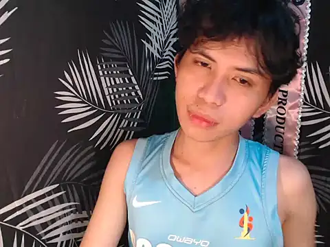 Snapshot of UrasianFemboy chatting on 07/17/26, 03:02 UrasianFemboy online show from 07/17/26, 03:02