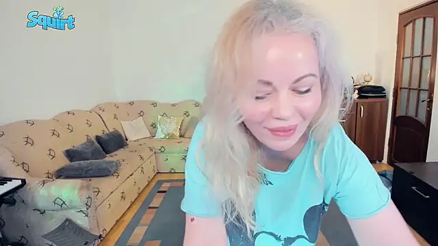 Snapshot of WhitneyLynn chatting on 03/15/25, 06:36 WhitneyLynn online show from 03/15/25, 06:36