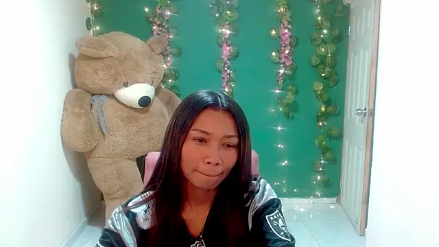 Snapshot of miaisabella6995 chatting on 07/15/26, 02:33 miaisabella6995 online show from 07/15/26, 02:33