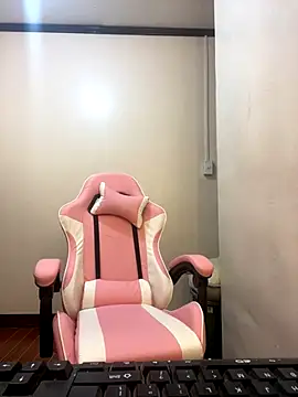 Snapshot of YourTSLovely chatting on 11/25/25, 05:07 YourTSLovely online show from 11/25/25, 05:07