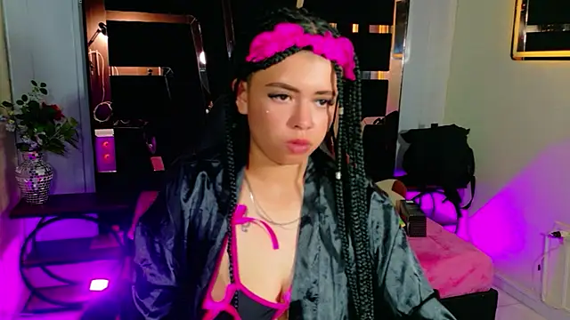 lunabustygirl2 online show from 08/05/26, 04:59