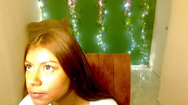 Snapshot of renata5558 chatting on 07/18/26, 01:37 renata5558 online show from 07/18/26, 01:37