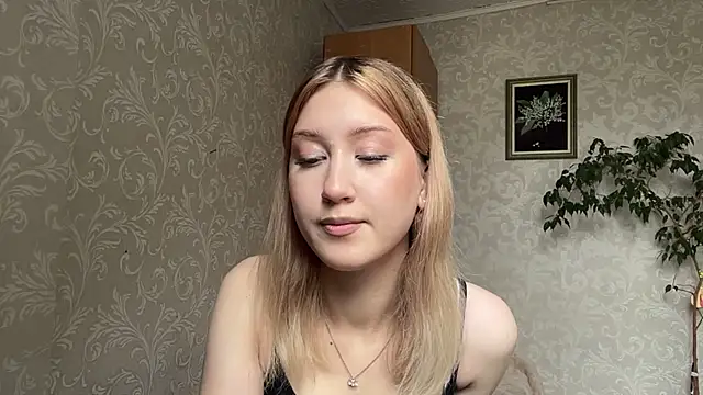 ArianneQuilantang online show from 07/17/26, 10:11