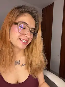 Snapshot of SweetSussy_ chatting on 07/30/26, 04:00 SweetSussy online show from 07/30/26, 04:00