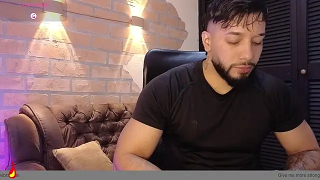Snapshot of Enzo_001 chatting on 07/21/26, 10:01 Enzo 001 online show from 07/21/26, 10:01