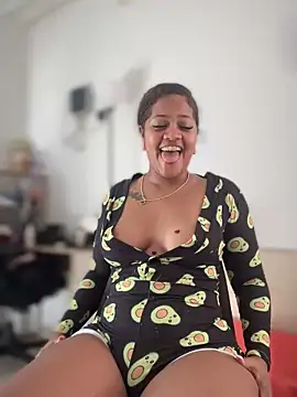 Snapshot of riri_brunnete chatting on 12/25/24, 07:56 riri brunnete online show from 12/25/24, 07:56