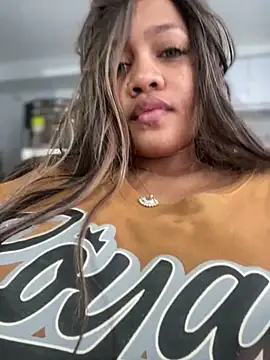 Snapshot of riri_brunnete chatting on 01/12/25, 11:28 riri brunnete online show from 01/12/25, 11:28