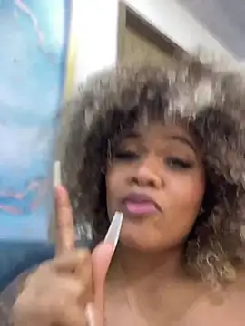 Snapshot of riri_brunnete chatting on 01/14/25, 02:32 riri brunnete online show from 01/14/25, 02:32