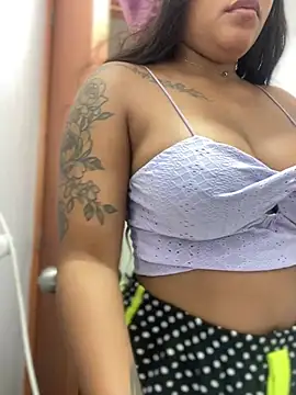 Snapshot of riri_brunnete chatting on 02/22/25, 12:51 riri brunnete online show from 02/22/25, 12:51