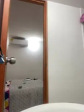 Snapshot of riri_brunnete chatting on 02/24/25, 12:37 riri brunnete online show from 02/24/25, 12:37