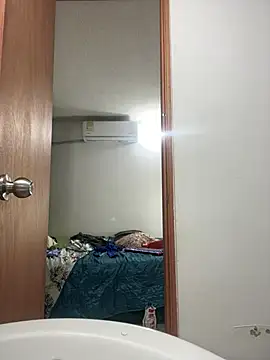 Snapshot of riri_brunnete chatting on 03/15/25, 11:40 riri brunnete online show from 03/15/25, 11:40