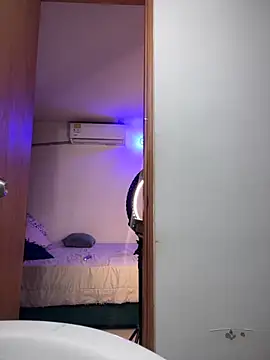 Snapshot of riri_brunnete chatting on 09/20/25, 04:13 riri brunnete online show from 09/20/25, 04:13