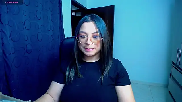 Snapshot of sensualmilena22 chatting on 07/31/26, 01:54 sensualmilena22 online show from 07/31/26, 01:54