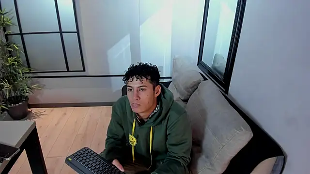 Snapshot of angelsilva_ chatting on 07/25/26, 11:52 angelsilva online show from 07/25/26, 11:52
