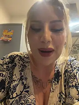 Snapshot of mila_kween chatting on 07/24/26, 10:19 mila kween online show from 07/24/26, 10:19