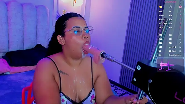 bigass brunette  online show from 07/26/26, 04:42