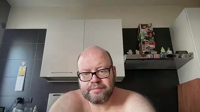 Snapshot of theitalianbear chatting on 06/14/26, 05:31 theitalianbear online show from 06/14/26, 05:31