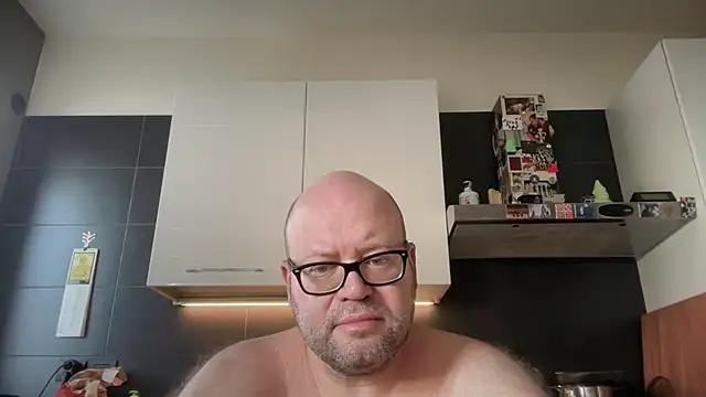 Snapshot of theitalianbear chatting on 06/27/26, 05:56 theitalianbear online show from 06/27/26, 05:56
