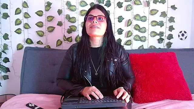 Snapshot of isabella_black1 chatting on 08/03/26, 10:24 isabella black1 online show from 08/03/26, 10:24