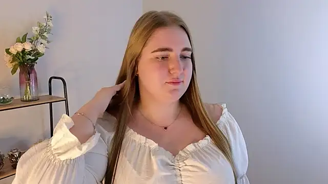 Snapshot of HaileyClifford chatting on 08/06/26, 10:17 HaileyClifford online show from 08/06/26, 10:17